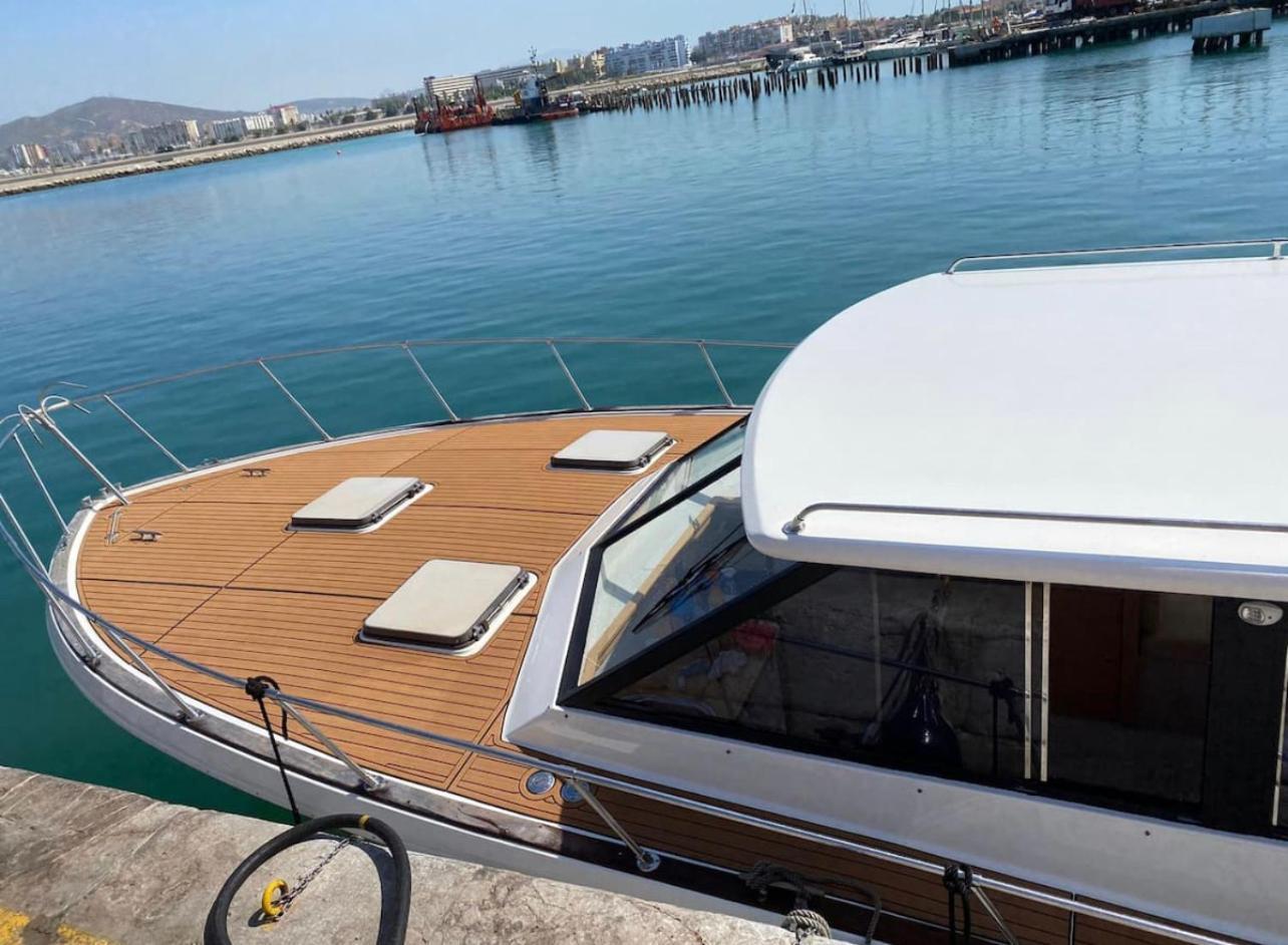 Barco Americano Sotogrande 托雷加迪亚罗 外观 照片
