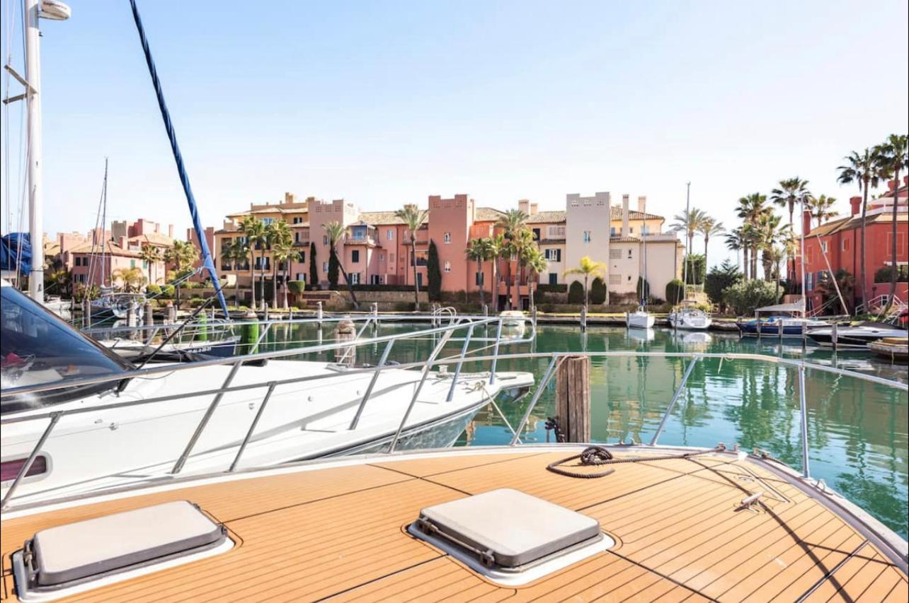 Barco Americano Sotogrande 托雷加迪亚罗 外观 照片